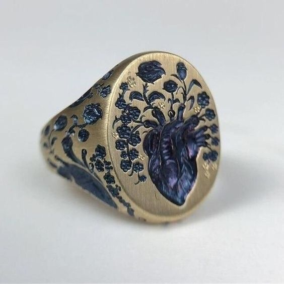 Anillo Retro con Flor Azul en Oro
