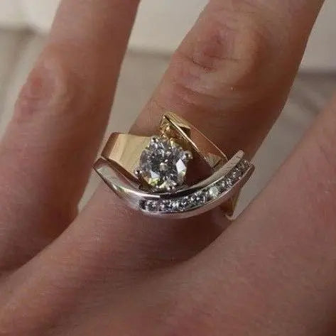 Anillo Vintage Irregular en Oro y Plata con Zirconia
