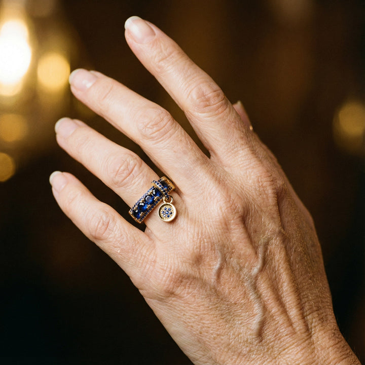 Anillo Antiguo en Oro y Cristal Azul