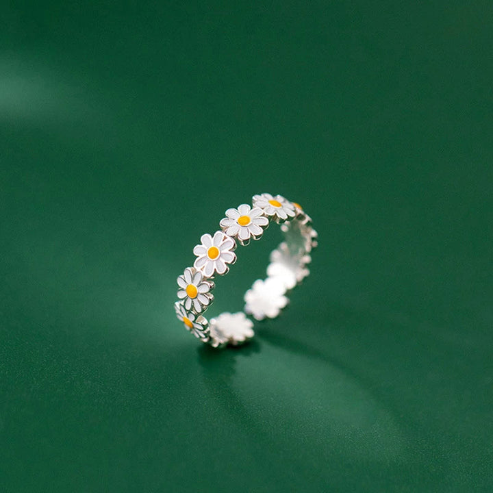 Anillo de plata en forma de margarita