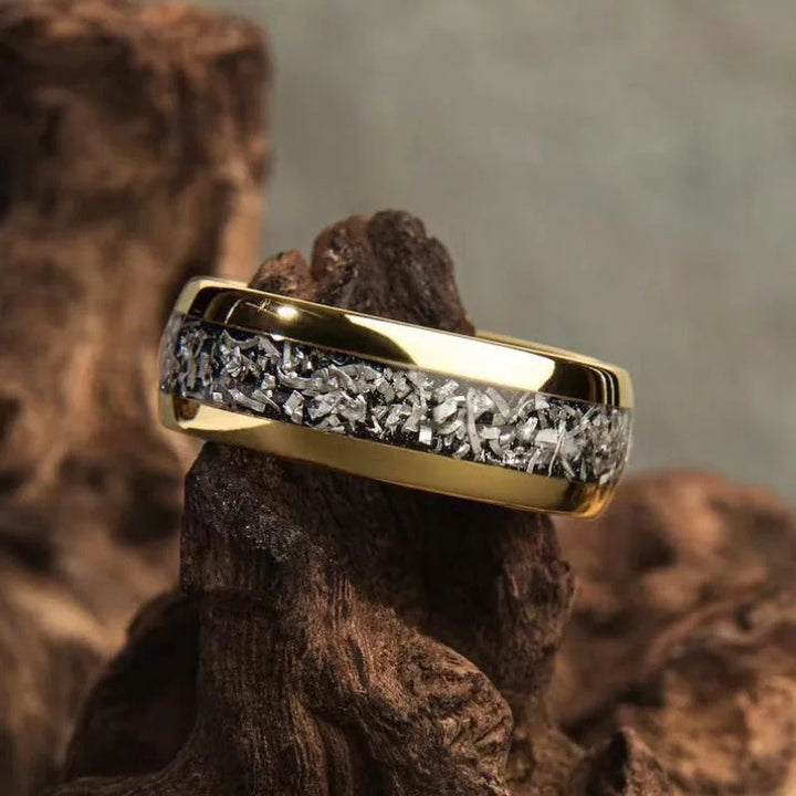 Anillo con brillantes incrustaciones de oro