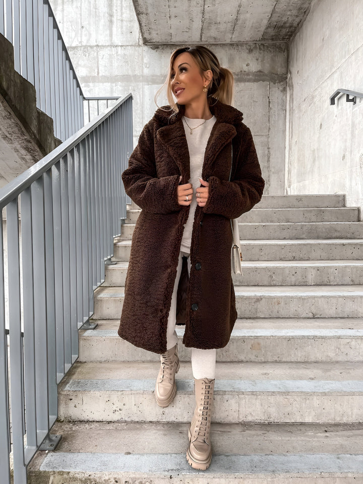 Abrigo de Piel de Daniella con Solapa de Lujo para Damas