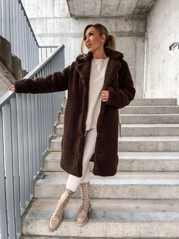 Abrigo de Piel de Daniella con Solapa de Lujo para Damas