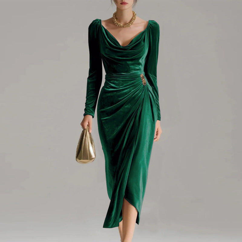 Paula | Vestido de terciopelo plisado que favorece la figura