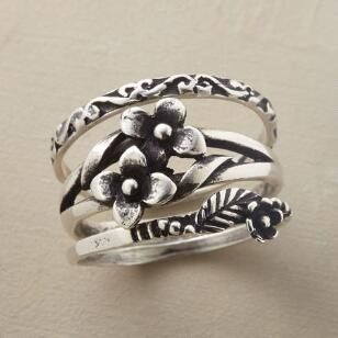 Anillo Retro de Plata con Flores en Capas