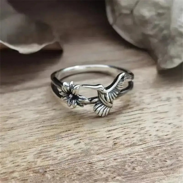 Anillo de plata retro con flor y golondrina