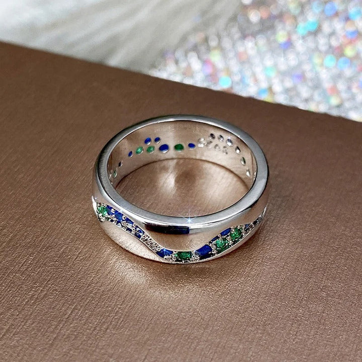 Anillo retro de plata con piedras azules y verdes en forma de ola