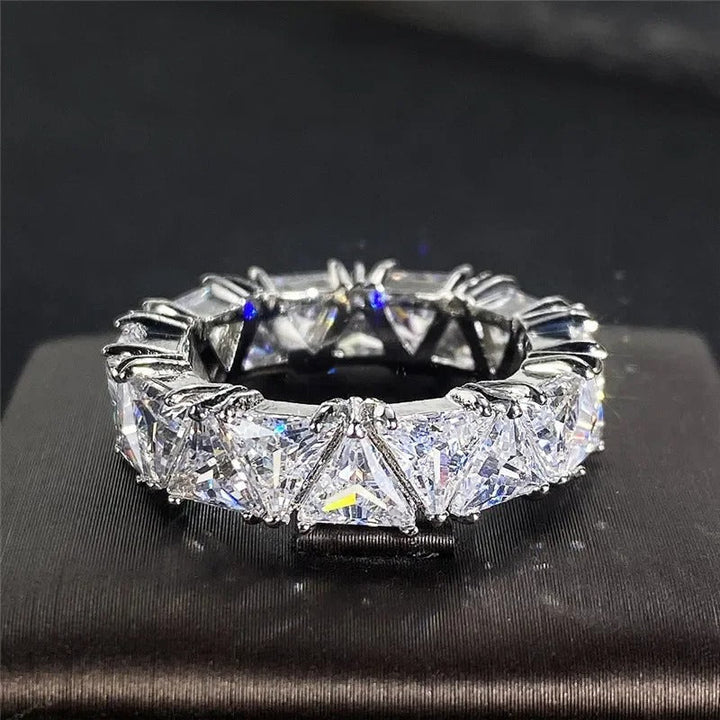 Anillo triangular retro de plata con piedras "Eternidad"