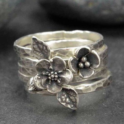 Retro bracelet with flower in silver