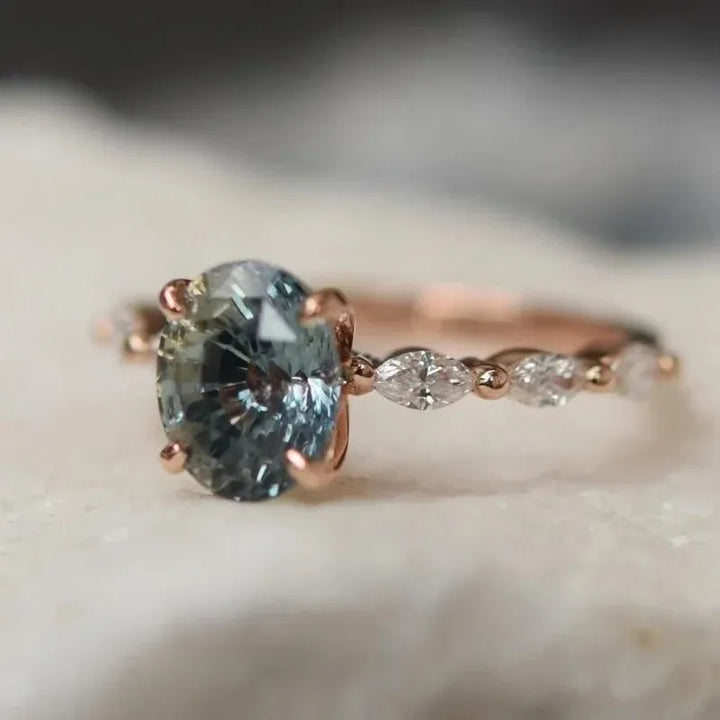 Anillo retro de oro rosa con zafiro
