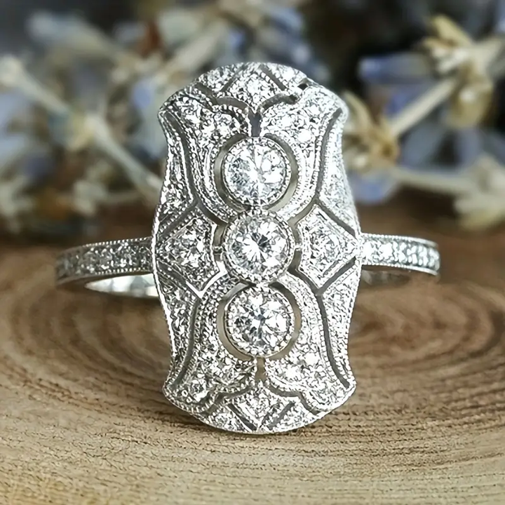 Anillo retro en brillante plata