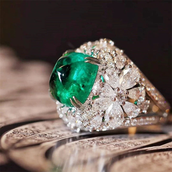 Anillo retro con flores, piedra verde y diamantes