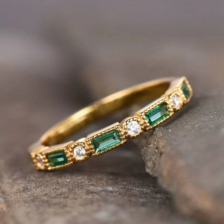 Anillo retro de oro rosa con zirconia verde