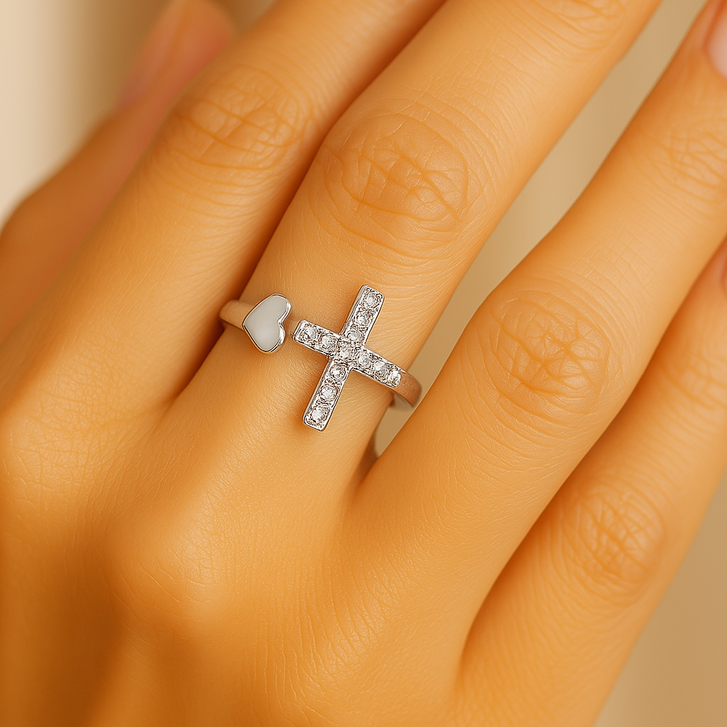 Anillo ajustable de plata retro cruz "Amor"