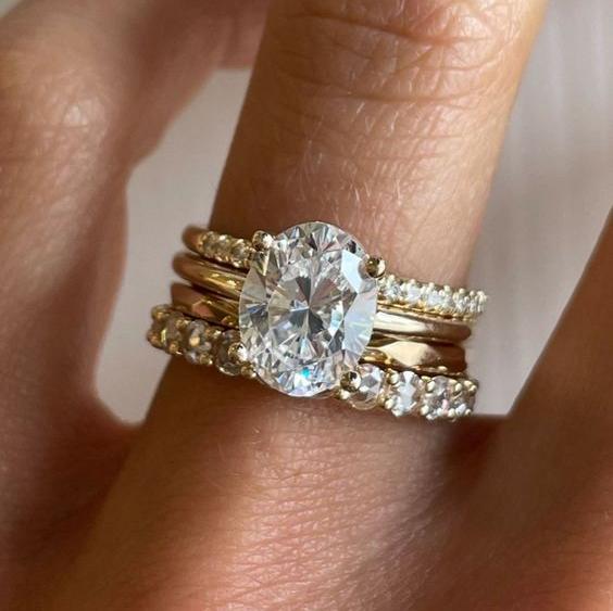 Conjunto de anillos brillantes con zirconia retro