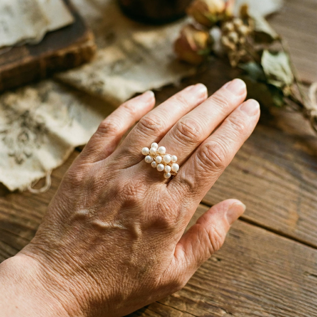 Anillo Vintage con Perlas Brillantes