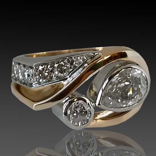 anillo vintage irregular en oro y plata con circonitas