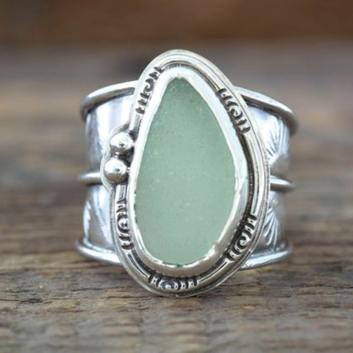 Anillo vintage con revestimiento de piedra luna verde