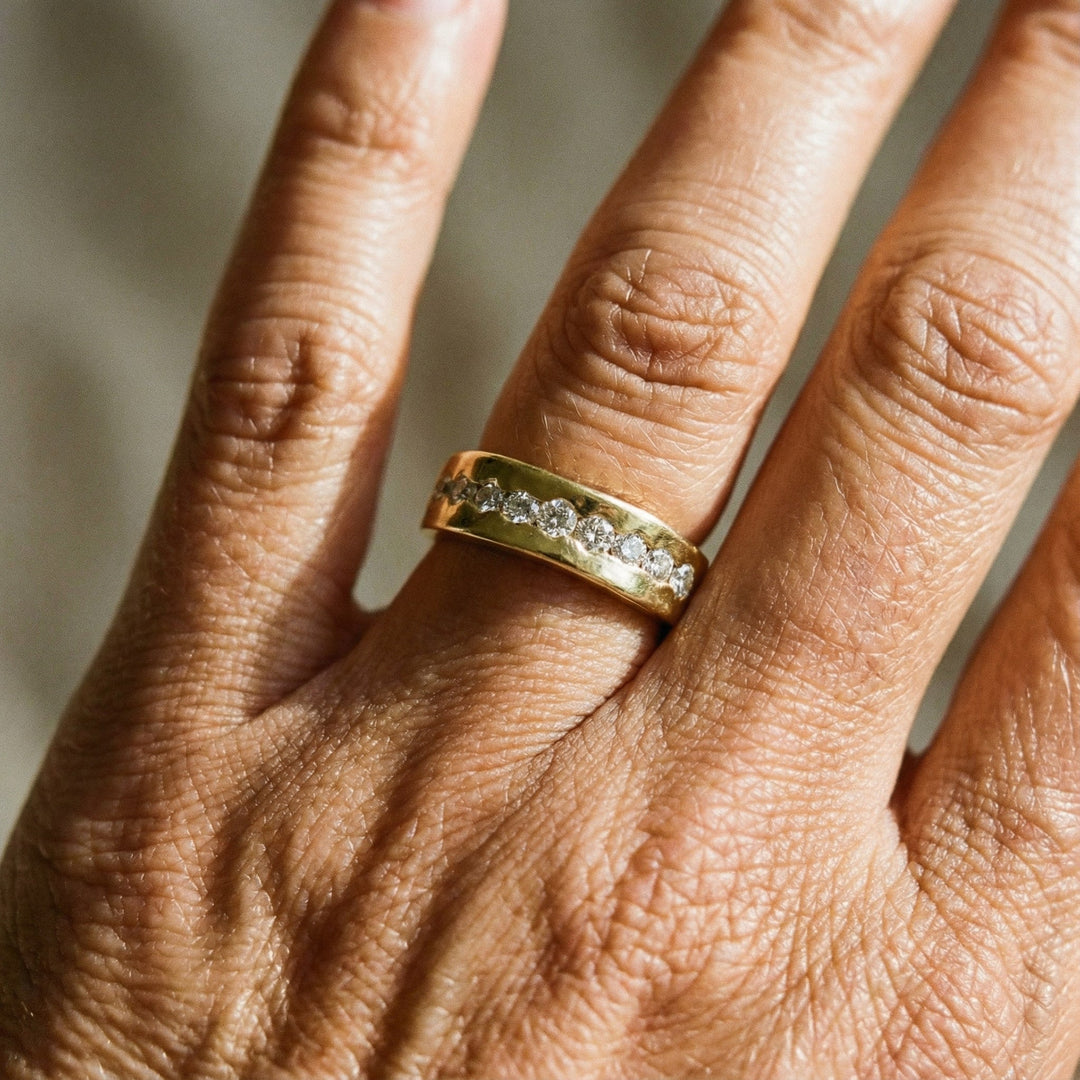 Anillo vintage en oro con zirconia