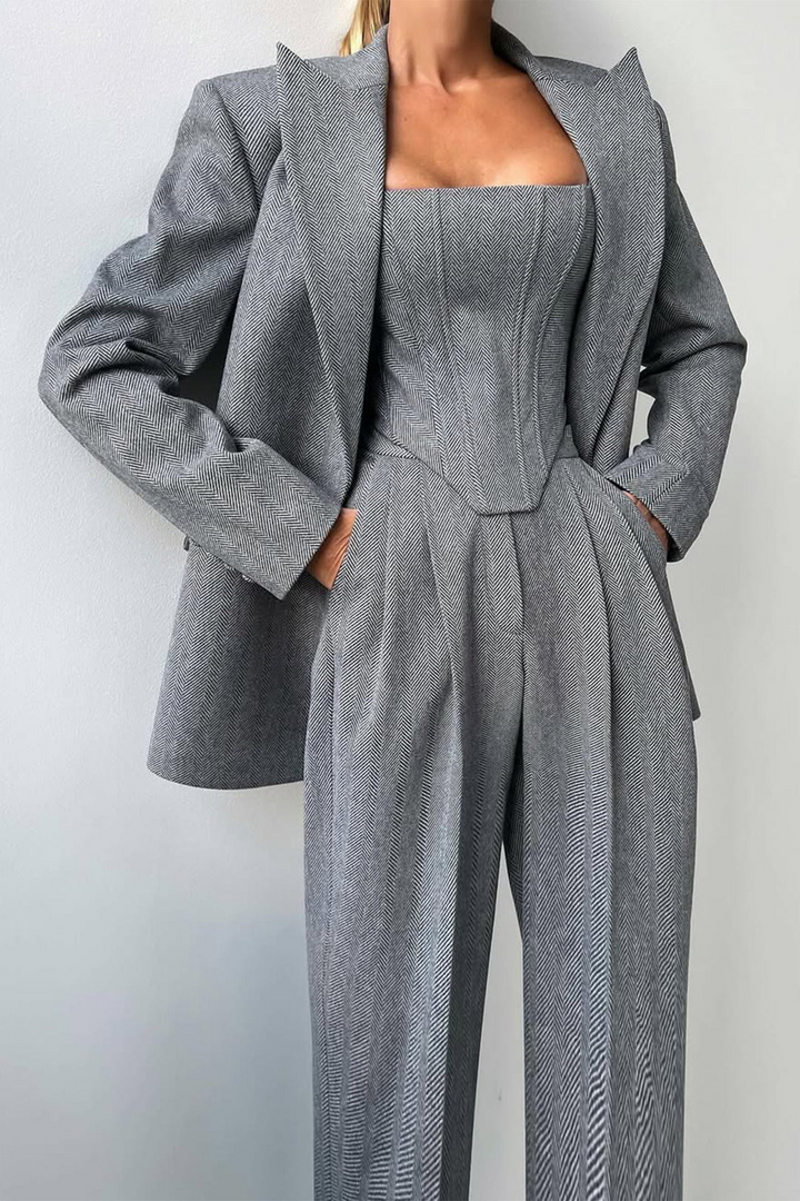 Dolce - Conjunto de Tres Piezas con Blazer de Doble Botonadura